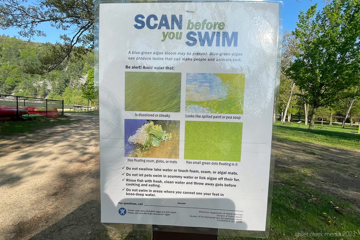 Blue Green Algae Sign on Devil's Lake's North Shore